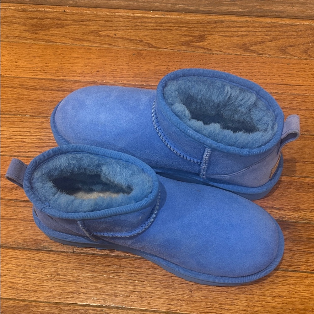 Brand new, short Uggs